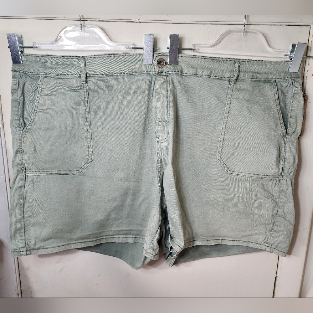 Morgan & Walker Olive Green Denim Shorts Plus Size 28